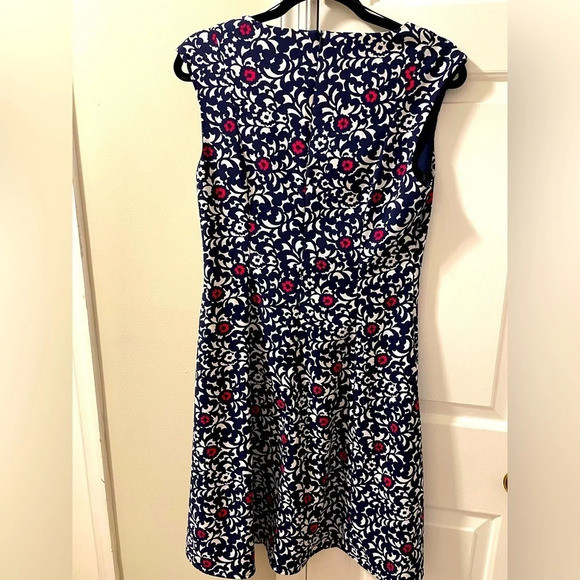 EUC London Times 8 knee length fit 2 flare dress. Raised dart details sleeveless - Picture 5 of 7